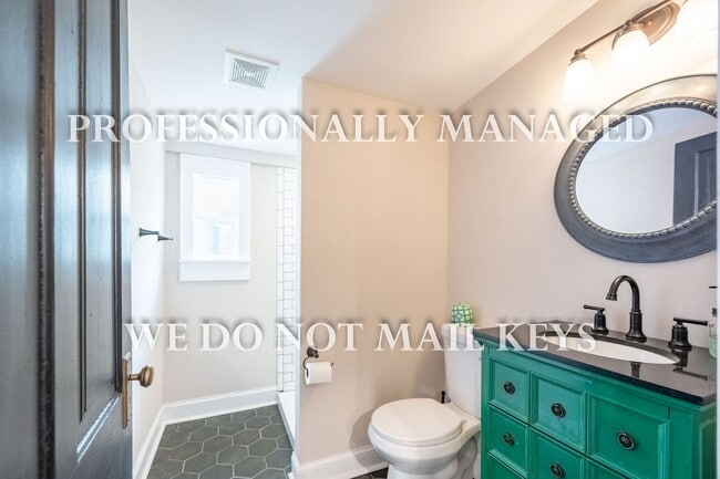 Building Photo - 321 E Branch St