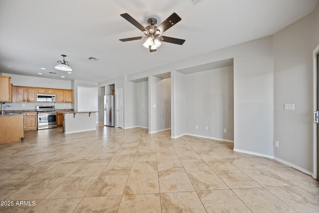 Building Photo - 3738 W Memorial Dr