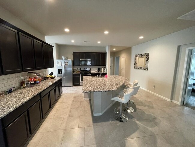 Building Photo - 3326 Sumac Dr