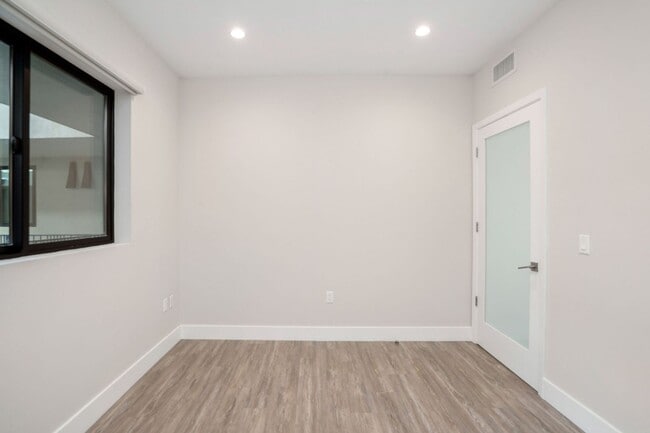 Building Photo - 5550 Bonner Ave