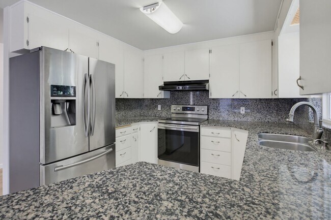 Building Photo - Renton Rambler with Huge Yard & RV/Boat Parking!