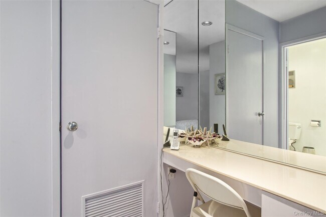 Building Photo - 265 Dune Rd