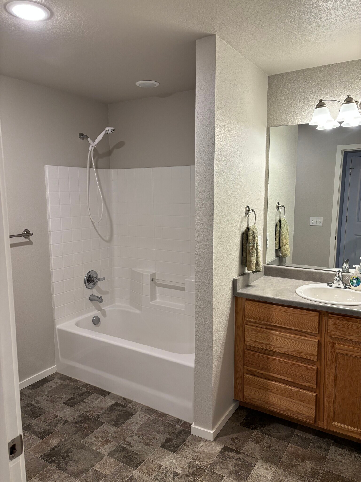 Building Photo - 2940 Kincaid Dr