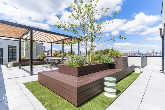 Building Photo - 251 Front St