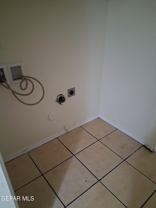 Building Photo - 2807 Beachcomber Dr