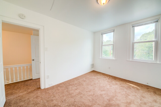 Building Photo - AVAILABLE AUGUST 2026 - RENOVATED 2+ Bedroom Home in MT. WASHINGTON!