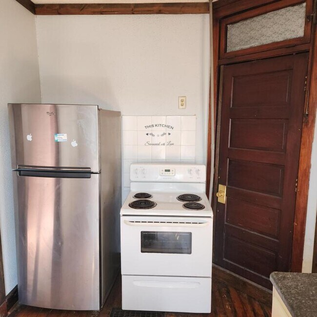 Building Photo - 118 E Railroad, Apt#6-Apt#6