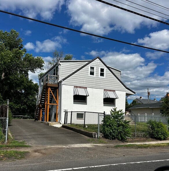 Building Photo - 513 Cedar Ave