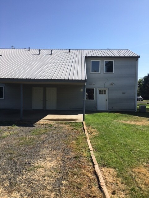 Building Photo - sax1823/1825