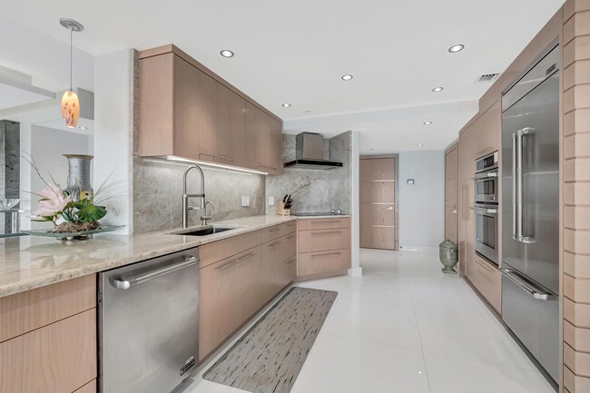 Building Photo - 4301 N Ocean Blvd