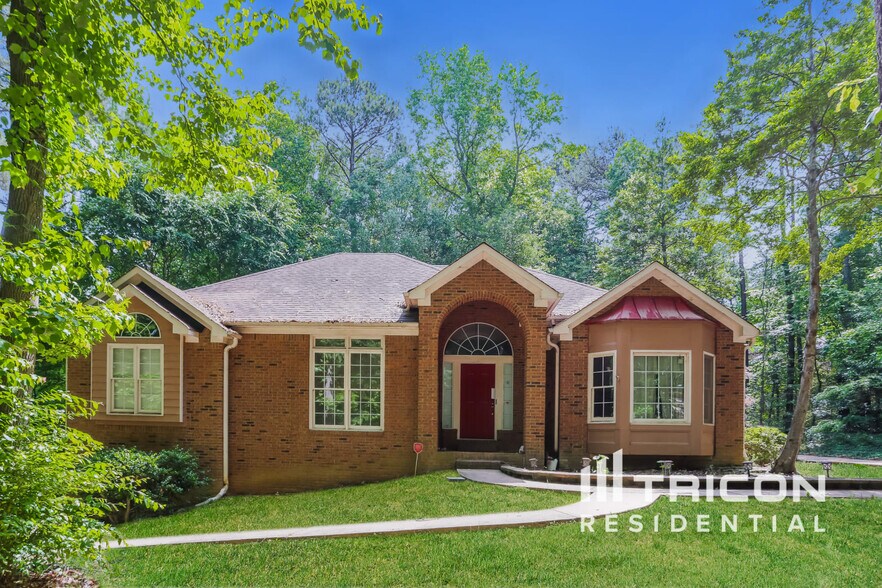 Primary Photo - 190 Longwood Dr