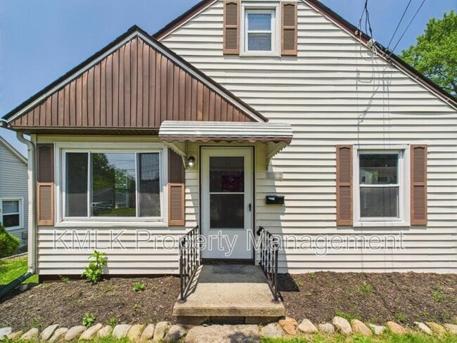 Building Photo - 593 Franklin Ave