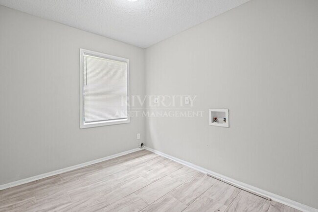 Building Photo - WHITEHAVEN GEM!!!! SECTION 8 WELCOMED !!!