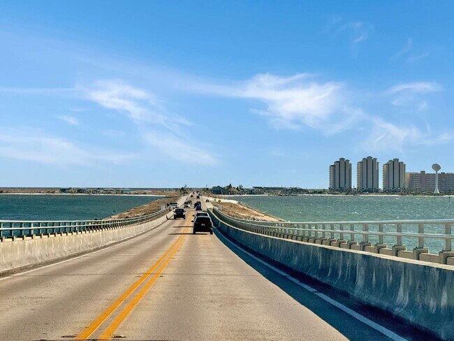 Building Photo - Navarre Lifestyle Living – Minutes to Beach & Base