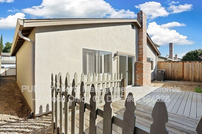 Building Photo - 2433 Sequoia Dr