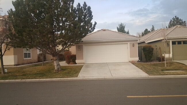 Building Photo - 2 bedroom 2 bath home, 2 car garage, in So...