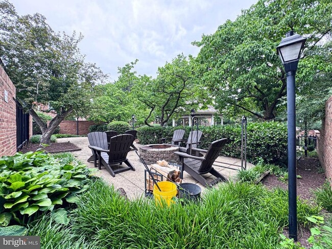 Building Photo - 2604 S Arlington Mill Dr