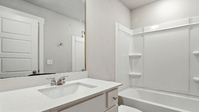 Building Photo - Spacious 4-bedroom retreat with 3 full baths in Lebanon - 2,714 Sq. Ft. of comfort