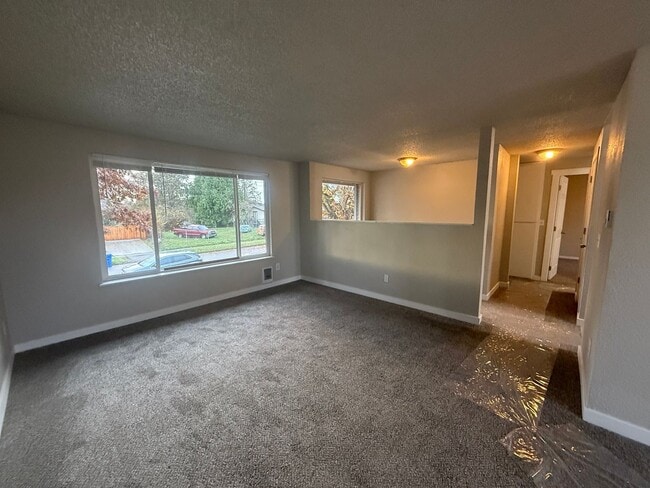 Building Photo - BRAND NEW 5 bed House in Tacoma School District!