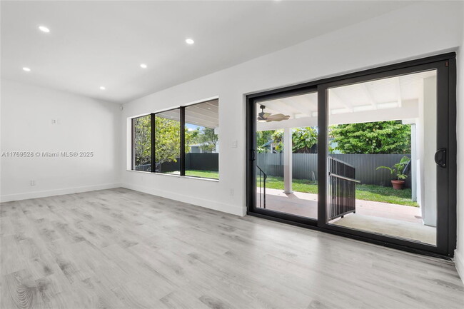 Building Photo - 8550 SW 28th St