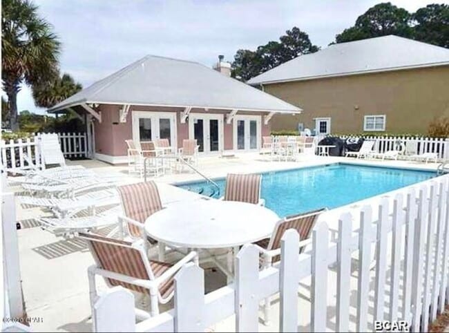 Building Photo - WATERFRONT W/BOAT SLIP!!!! This beautiful home is located in a gated community on North Lagoon Dr...