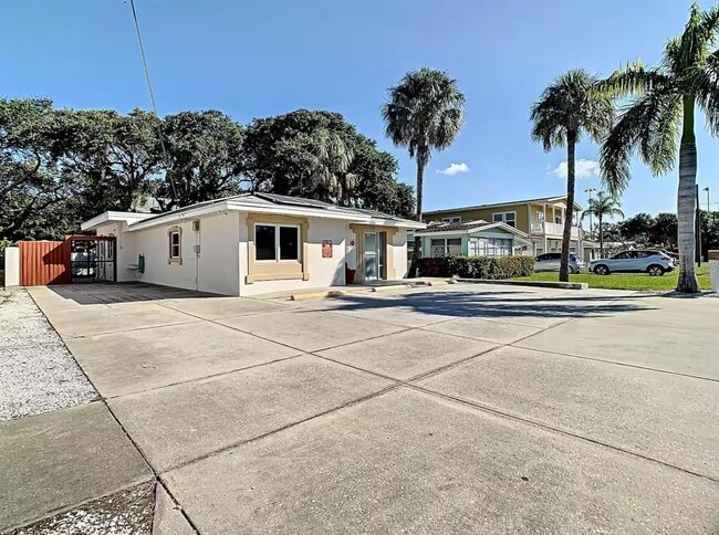 Building Photo - 102 15th Ave
