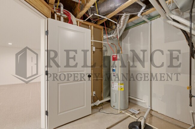 Building Photo - 5249 N Pinecrest Ct