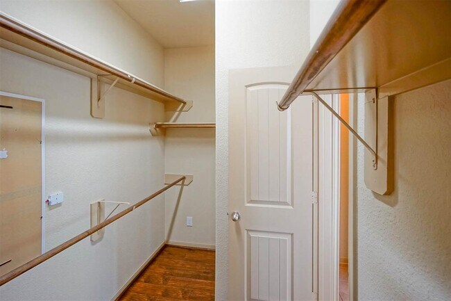 Building Photo - 6139 Grassy Haven Ln