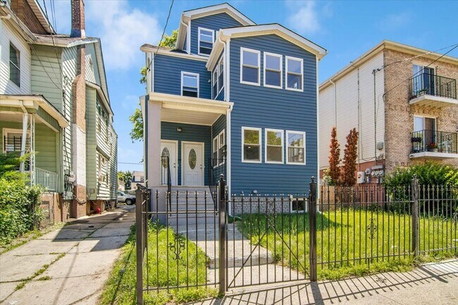 Building Photo - 118 Lehigh Ave