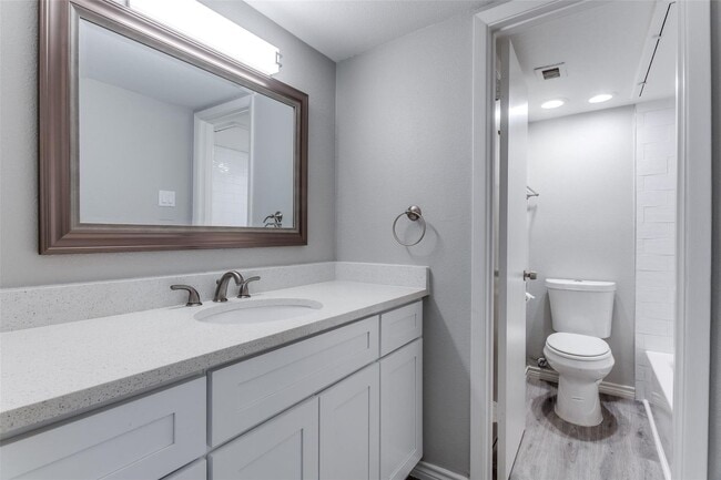 Building Photo - 5142 Amesbury Dr