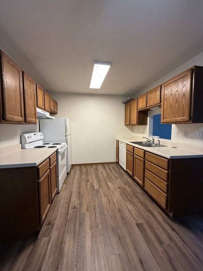 Interior Photo - Parkwest