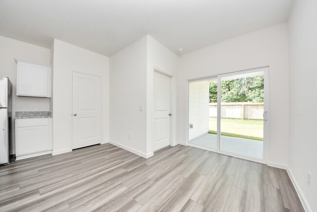 Building Photo - 31035 Gayle Prairie Oaks St