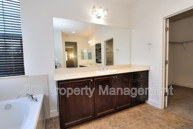 Building Photo - 1427 Bicker Cir