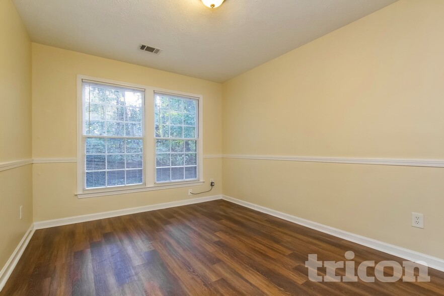 Building Photo - 4939 Clubgreen Summit