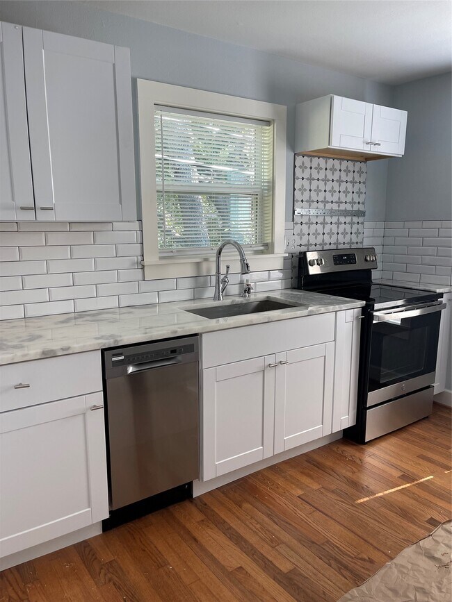 Building Photo - 1411 Godwin St