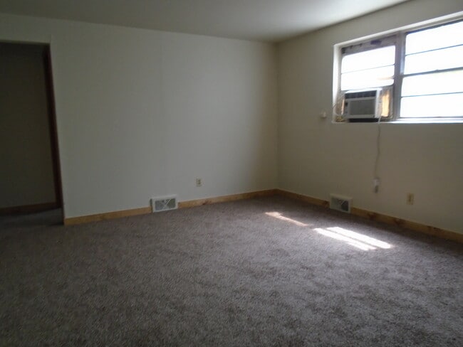 Building Photo - 2110 Elm Ln