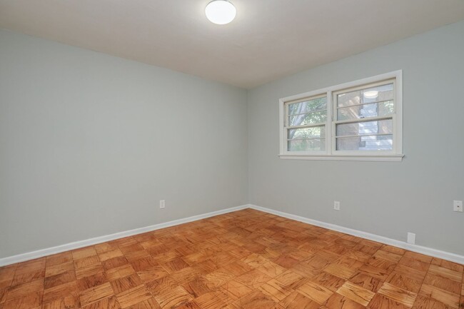 Building Photo - 9333 Chelsea Ave