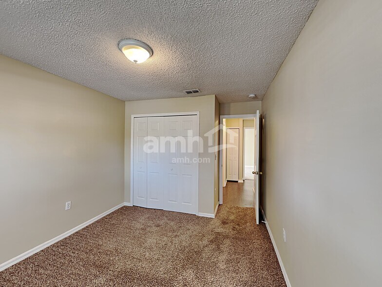 Building Photo - 2724 Maderia Cir