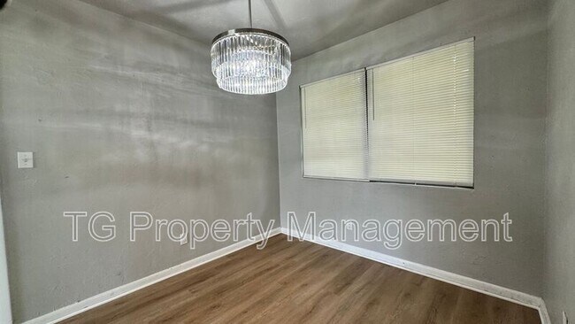 Building Photo - 804 La Marche Dr