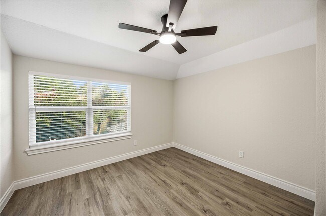 Building Photo - 5702 Old Lodge Dr
