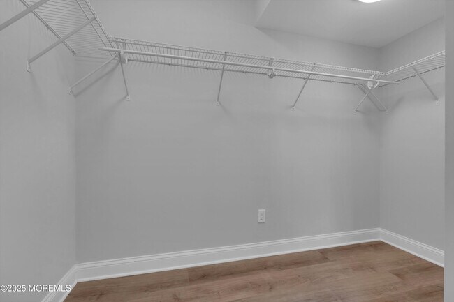 Building Photo - 223 Maple Ave