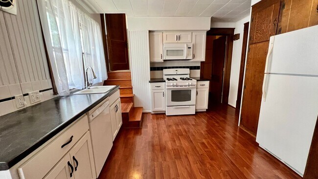 Building Photo - 1401 Logan St SE