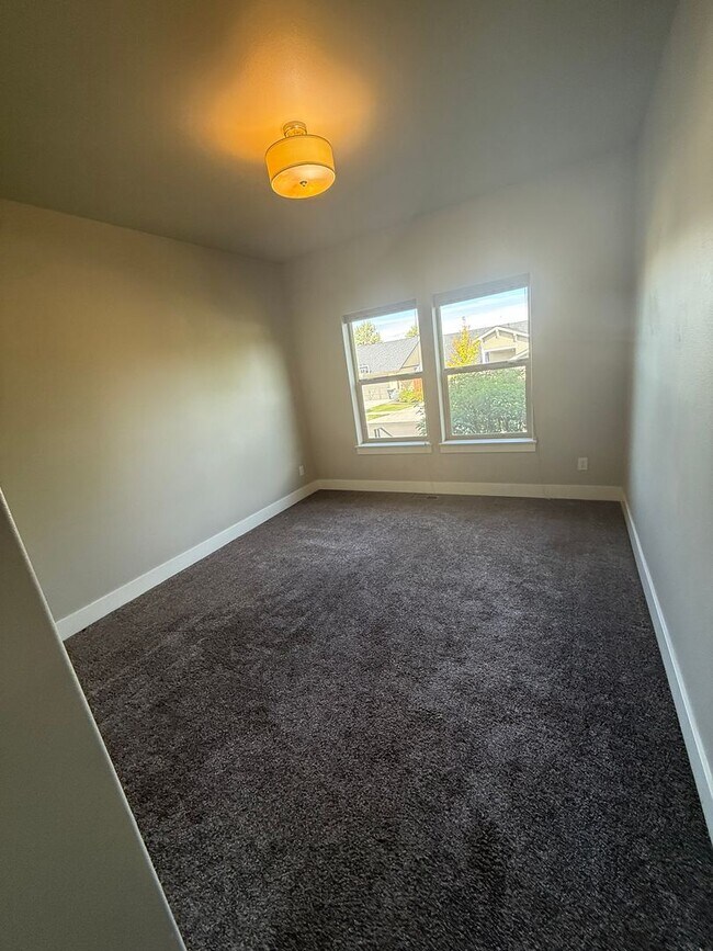 Building Photo - Bring the Pets! NE 3 Bdrm, 2 Bath, Gas Hea...