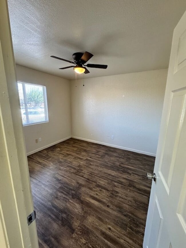 Building Photo - Single Level, Anderson Duplex near Shopping