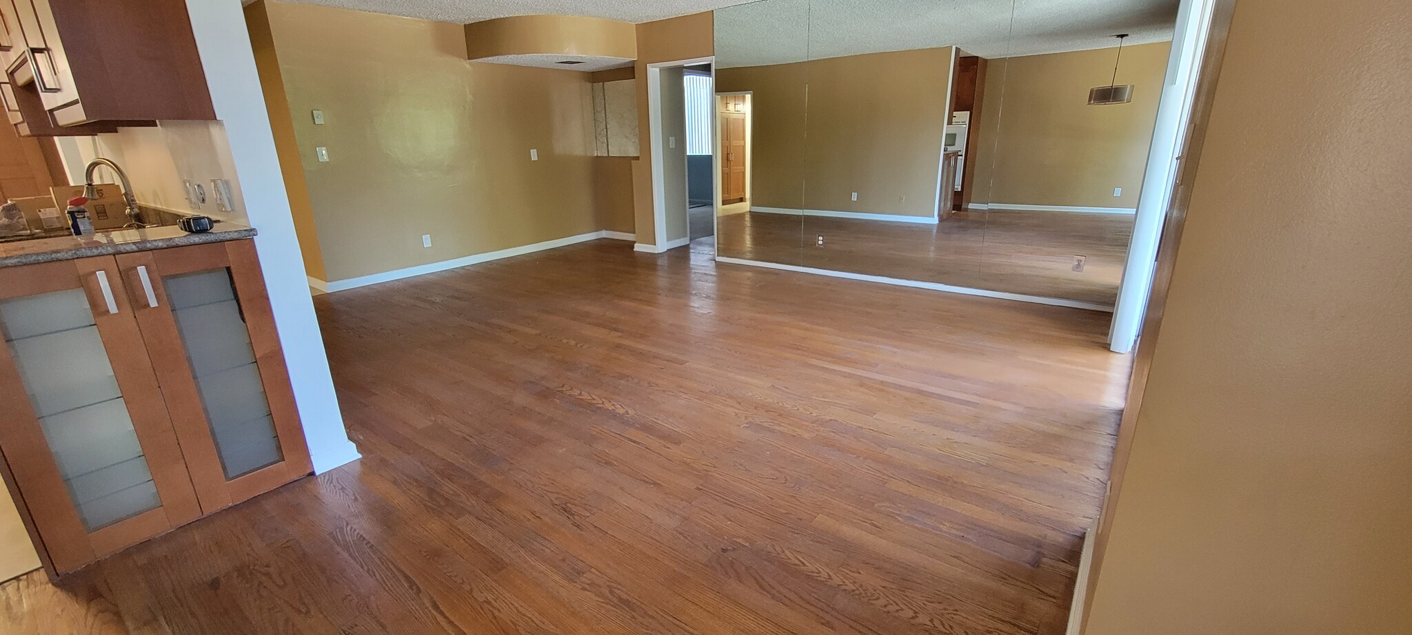 Living room - 5974 Buckingham Pky