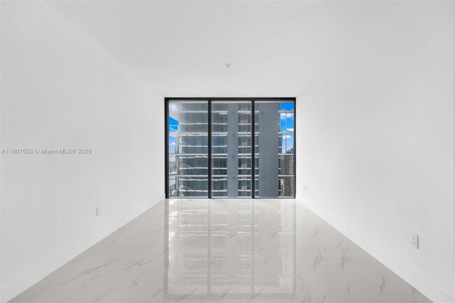 Building Photo - 700 NE 24th St