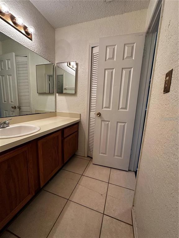 Building Photo - 2942 Antique Oaks Cir