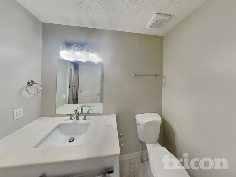Building Photo - 104 Edgewater Ct