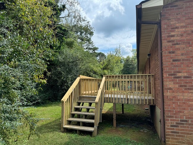 Building Photo - Two Bedroom Duplex in Lincolnton