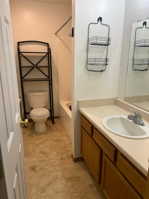 Building Photo - 507 W Shore Dr